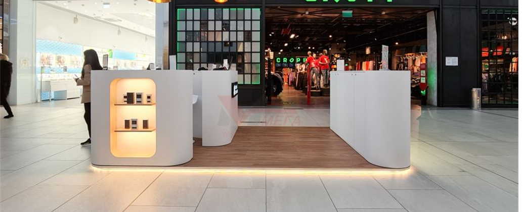 Примерно так выглядел островок в ТЦ, это аналог — фото взято с просторов интернета 